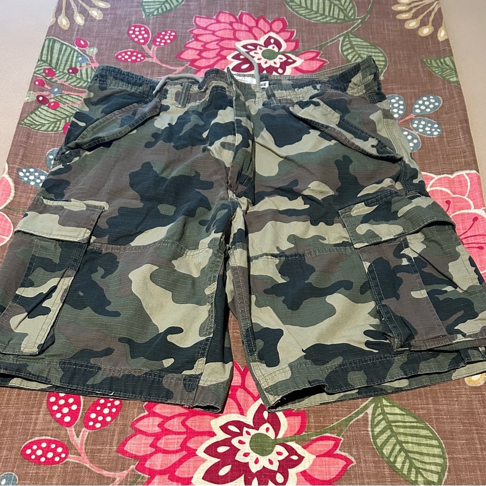 Camouflage H&M shorts with drawstring